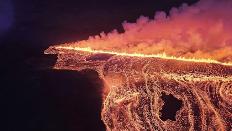 Αεροφωτογραφία της ηφαιστειακής έκρηξης της χερσονήσου Reykjanes της Ισλανδίας τον Αύγουστο του 2024, η έκτη της από τον Δεκέμβριο του 2023